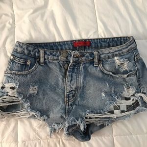 DISTRESSED JEAN SHORTS